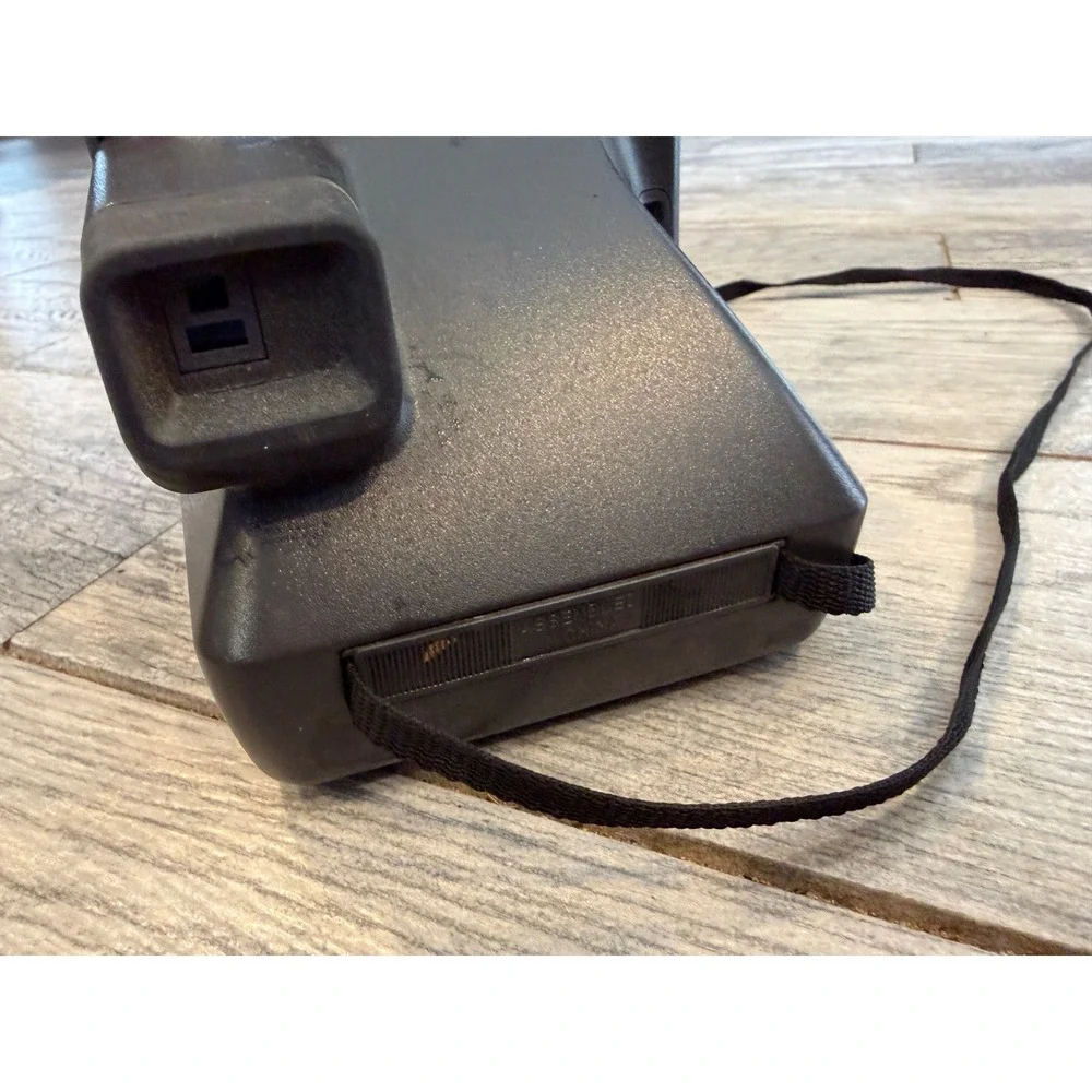 Polaroid OneStep 600 Instant Film Camera Vintage Point and Shoot Photo 90s Y2K